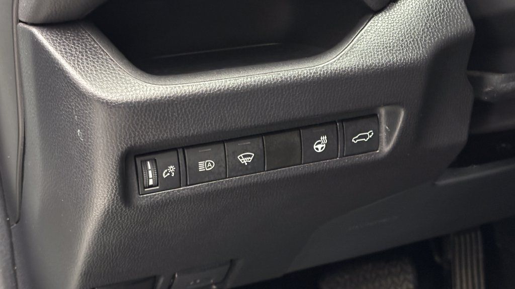 Used 2021 Toyota RAV4 XLE Premium AWD/4WD image 18