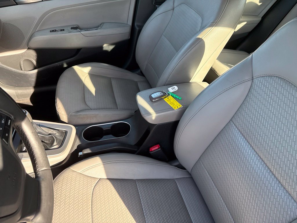 Used 2017 Hyundai Elantra Limited FWD image 25