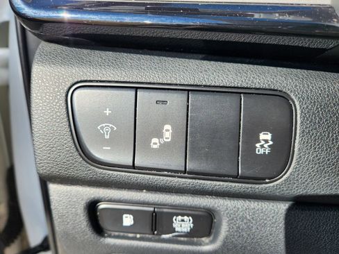 Used 2017 Kia Niro EX image 17