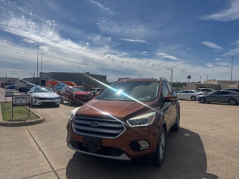 Used 2017 Ford Escape Titanium image 6