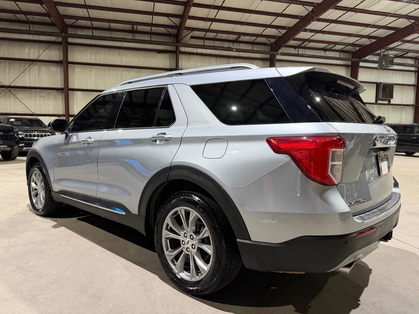 Used 2022 Ford Explorer Limited w/ Equipment Group 301A AWD/4WD image 7