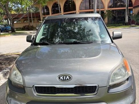 Used 2011 Kia Soul + w/ Audio Pkg FWD image 2