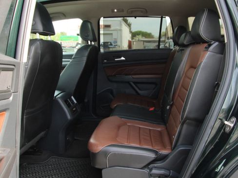 Used 2022 Volkswagen Atlas SEL Premium image 11