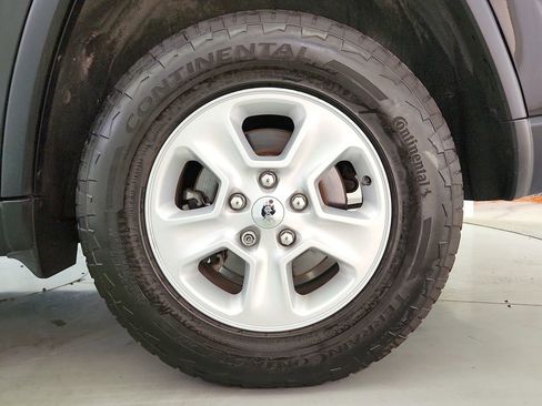 Used 2016 Jeep Grand Cherokee Laredo w/ Security & Convenience Group AWD/4WD image 36