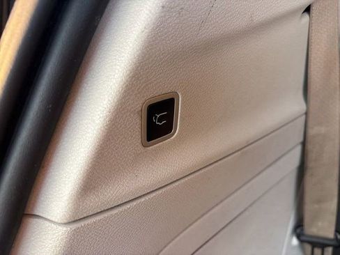 Used 2022 Chrysler Pacifica Touring-L image 35