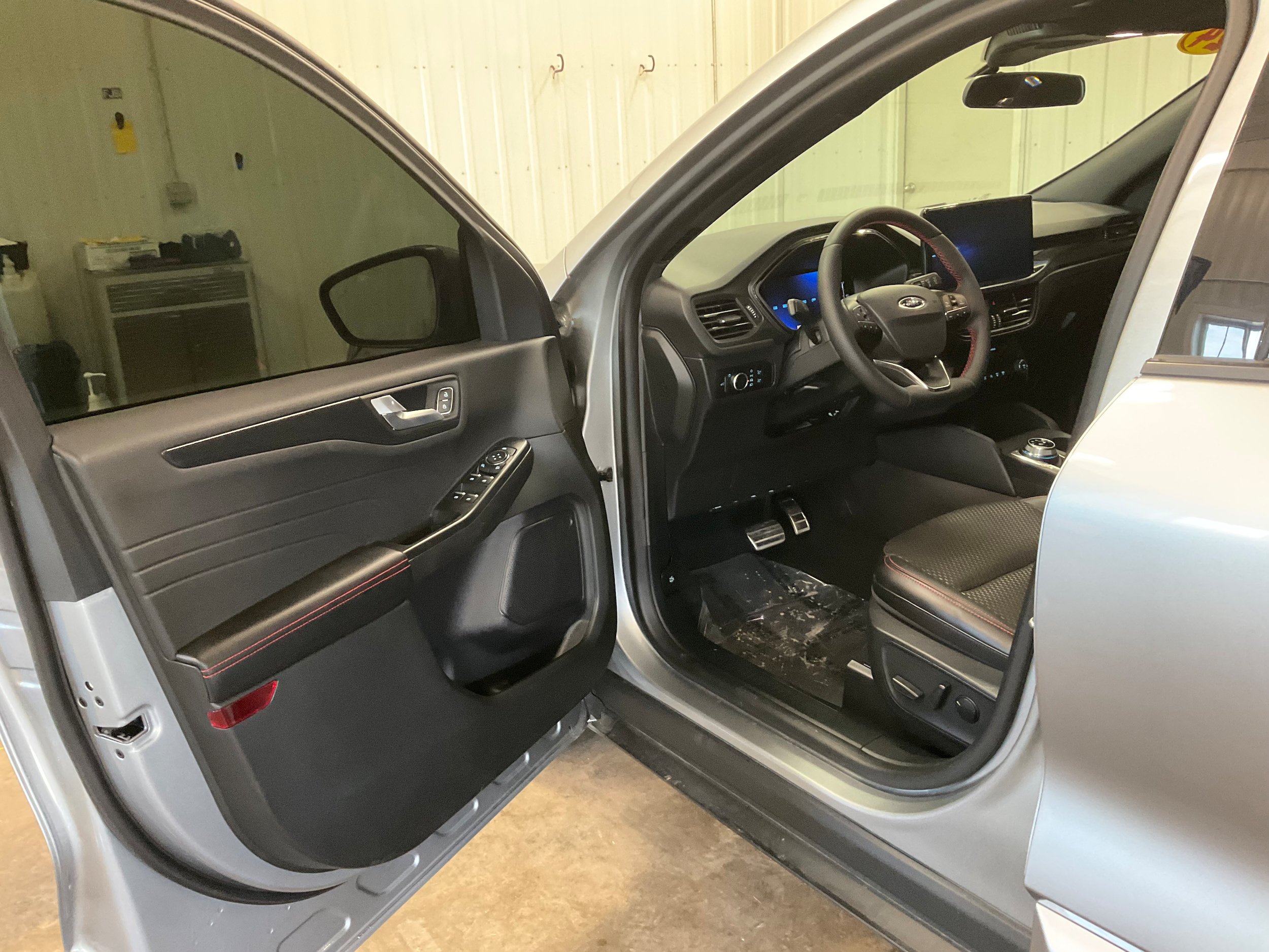 Used 2024 Ford Escape ST-Line w/ Tech Pack #1 AWD/4WD image 9