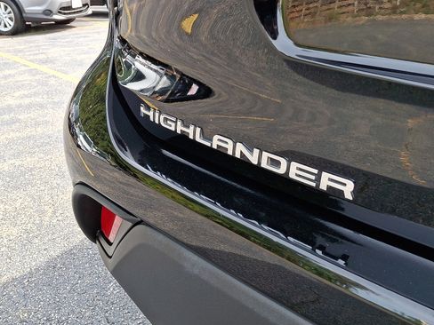 Used 2021 Toyota Highlander XLE image 31