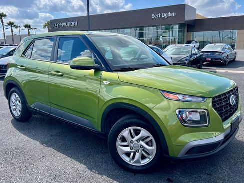 Certified 2022 Hyundai Venue SE image 1