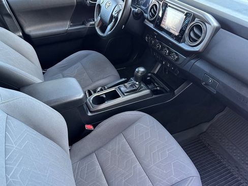 Used 2019 Toyota Tacoma TRD Off-Road image 19