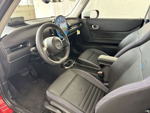 Certified 2025 MINI Cooper 2-Door Hardtop image 10