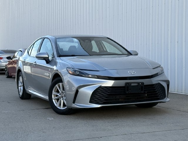 Used 2025 Toyota Camry LE FWD image 2