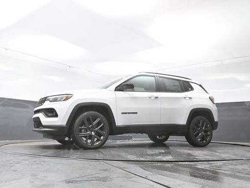 New 2026 Jeep Compass Latitude w/ Sun and Sound Group image 46