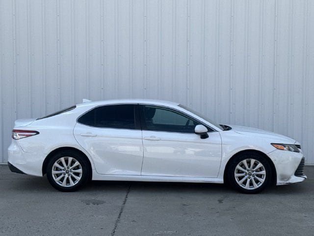 Used 2019 Toyota Camry LE FWD image 3