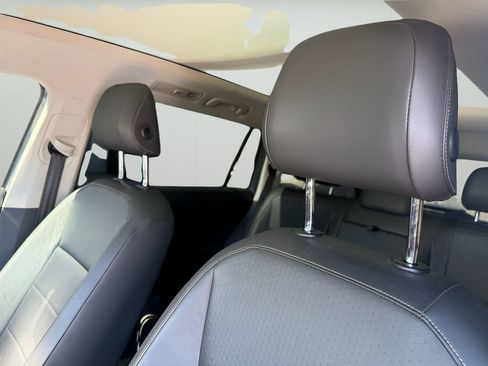 Used 2019 Volkswagen Tiguan SE w/ Panoramic Sunroof Package AWD/4WD image 11