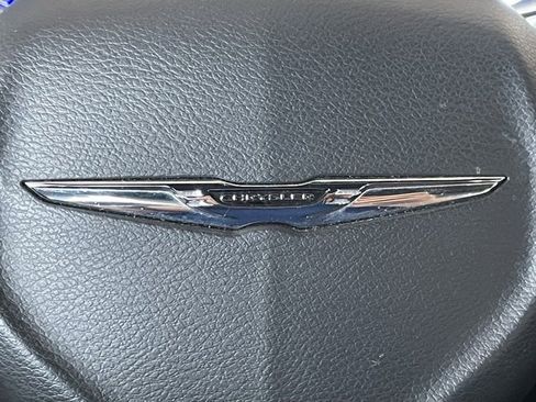 Used 2023 Chrysler Pacifica Touring-L w/ Uconnect Theater Family Group image 14