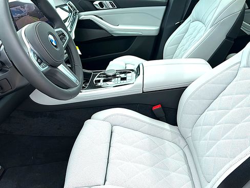 New 2026 BMW X5 xDrive40i w/ M Sport Package AWD/4WD image 10