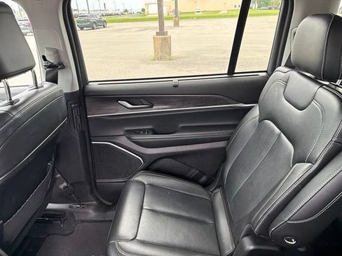 Used 2022 Jeep Grand Cherokee L Limited w/ Luxury Tech Group II AWD/4WD image 15