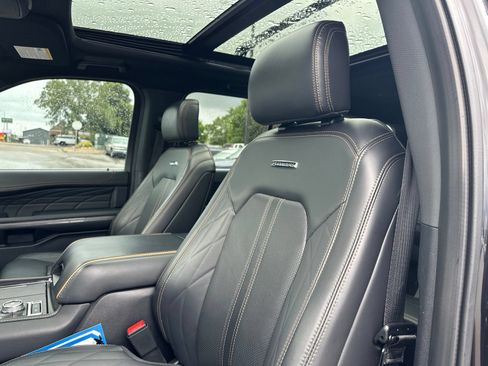 Used 2023 Ford Expedition Platinum AWD/4WD image 11