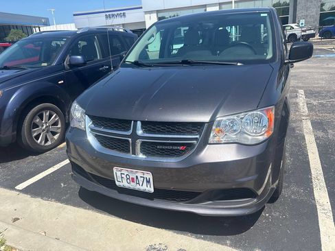 Used 2016 Dodge Grand Caravan American Value Package w/ UConnect Hands-Free Group FWD image 3