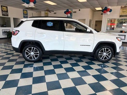 Used 2019 Jeep Compass Latitude w/ Popular Equipment Group FWD image 8