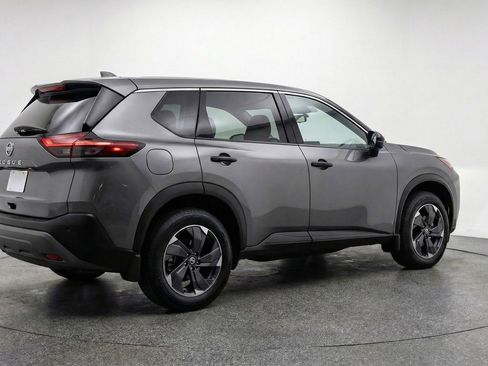 Used 2025 Nissan Rogue SV FWD image 9