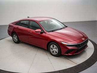 Used 2025 Hyundai Elantra SE video 2