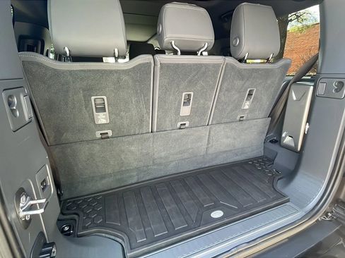 Used 2023 Land Rover Defender 130 X-Dynamic SE image 14