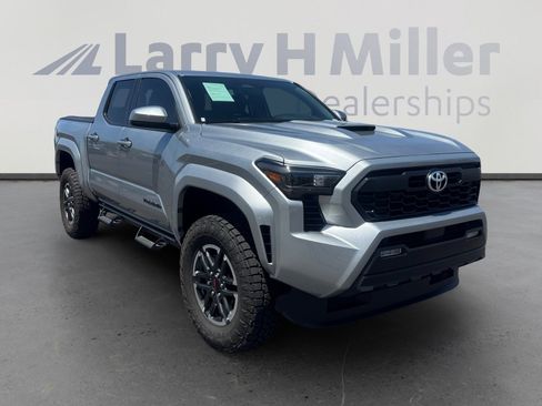 Certified 2025 Toyota Tacoma TRD Sport AWD/4WD image 7
