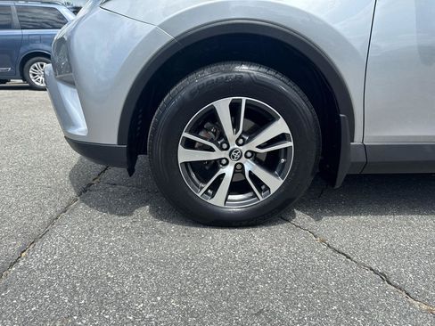 Used 2018 Toyota RAV4 XLE AWD/4WD image 16