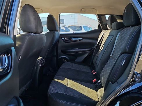 Used 2020 Nissan Rogue Sport SV image 10