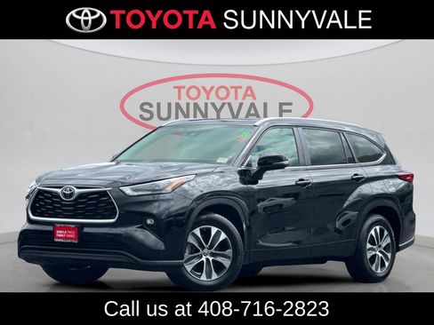 Used 2023 Toyota Highlander XLE FWD image 2