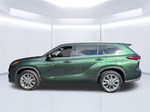 Used 2023 Toyota Highlander Limited FWD image 2