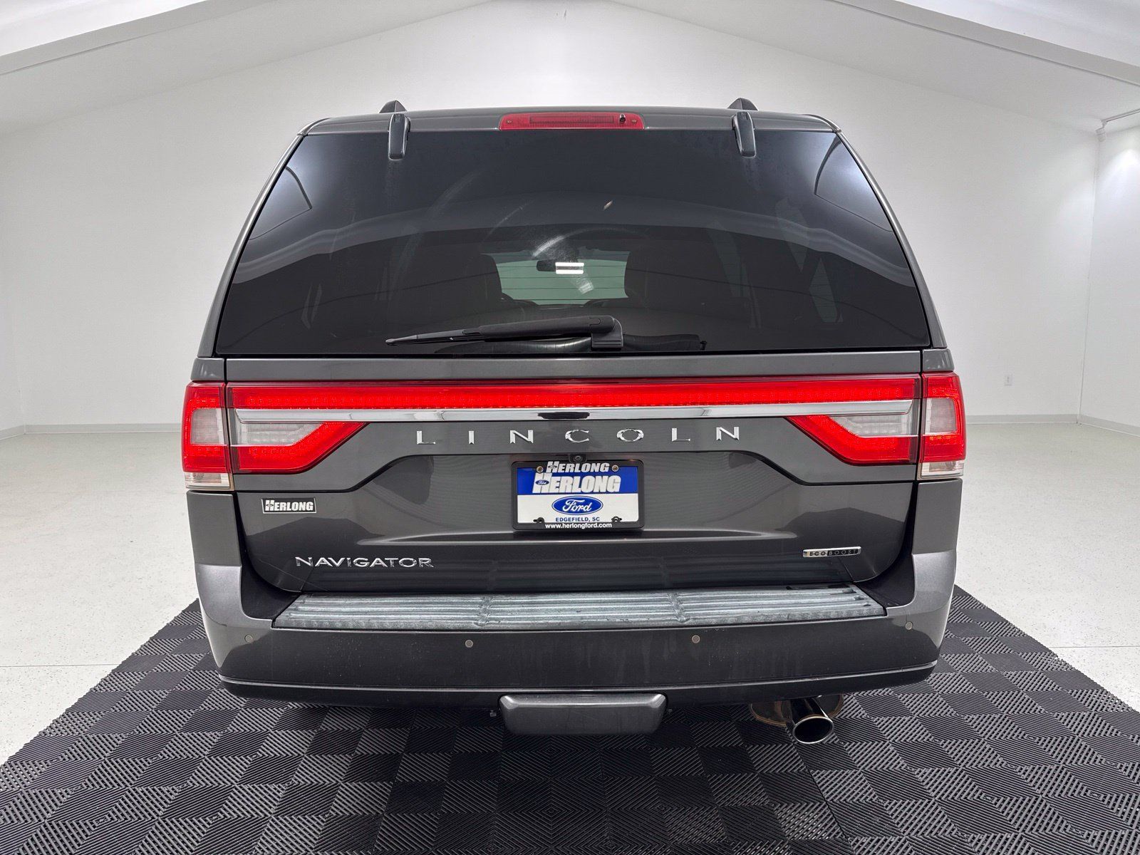 Used 2016 Lincoln Navigator Reserve AWD/4WD image 6