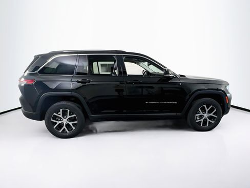 Used 2023 Jeep Grand Cherokee Limited AWD/4WD image 4