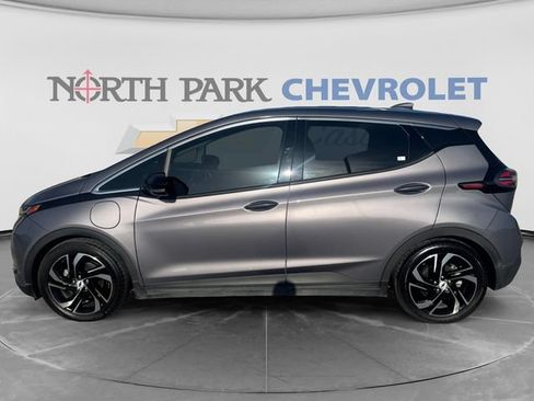 Certified 2022 Chevrolet Bolt LT w/ Infotainment Package FWD image 6
