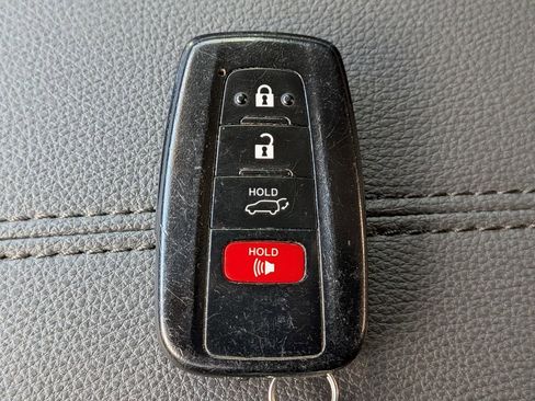 Used 2023 Toyota RAV4 XLE Premium image 31