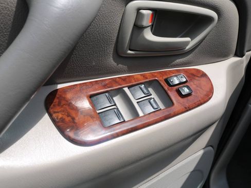 Used 2006 Toyota Sequoia SR5 RWD image 23
