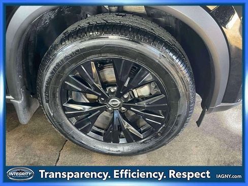 Used 2023 Nissan Rogue SV w/ SV Premium B Package image 9