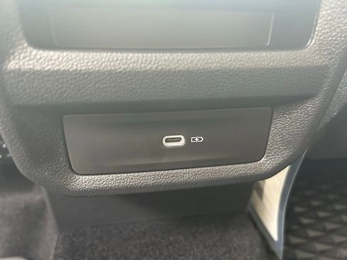 New 2025 Volkswagen Taos SE w/ Panoramic Sunroof Package image 43