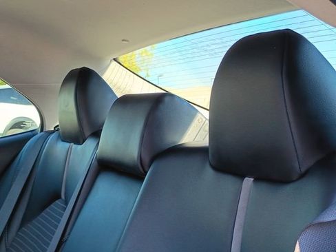 Used 2020 Toyota Camry SE image 11