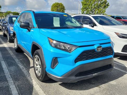 Used 2021 Toyota RAV4 LE FWD image 3