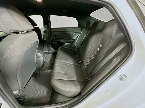 Certified 2025 Hyundai Elantra SEL FWD image 24