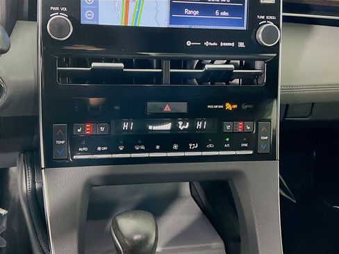 Used 2019 Toyota Avalon Limited image 16
