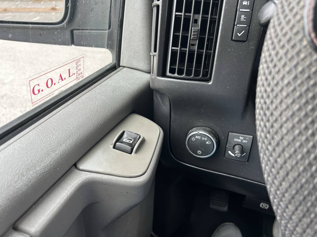 Used 2013 Chevrolet Express 2500 RWD image 19