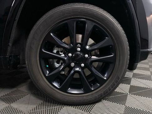 Used 2021 Jeep Grand Cherokee Laredo X AWD/4WD image 12