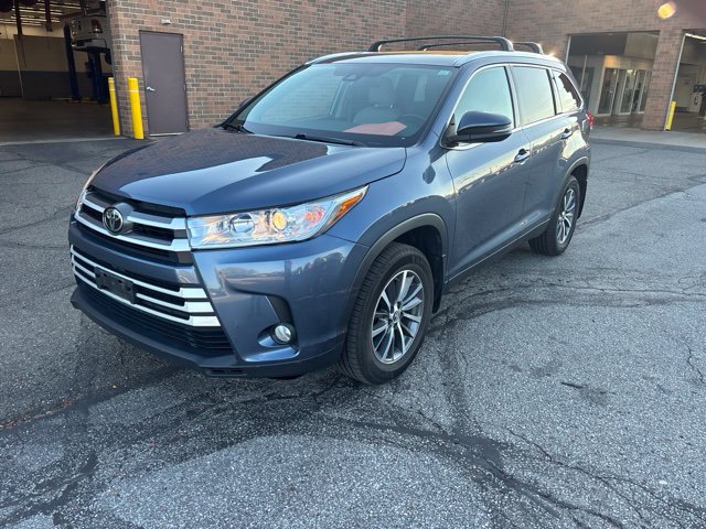 Used 2019 Toyota Highlander XLE AWD/4WD image 1