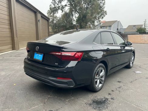 Used 2024 Volkswagen Jetta SE w/ Panoramic Sunroof Package image 6