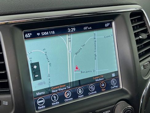 Used 2018 Jeep Grand Cherokee Altitude image 12