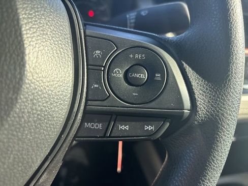 Used 2025 Toyota Corolla Cross L image 15