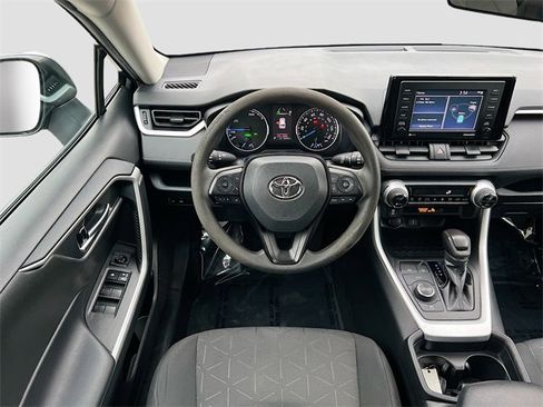 Used 2020 Toyota RAV4 XLE image 21